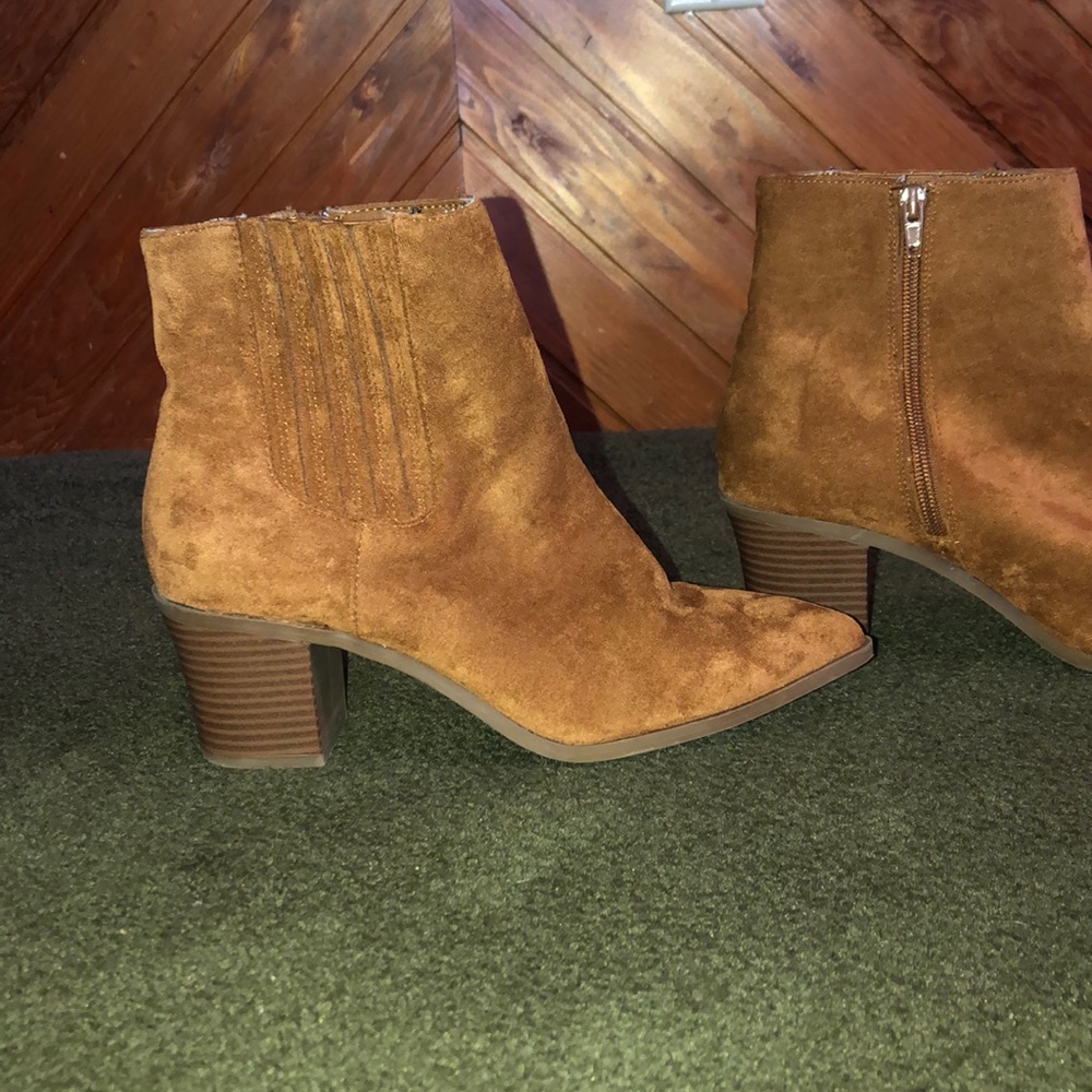 Suede, pointed boots.